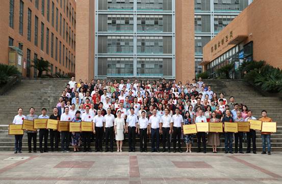 说明: E:\办公资料\照片与视频\贵阳学院工作图片\2020年\9月\10日——庆祝第36教师节\精选图片\330A5172.JPG