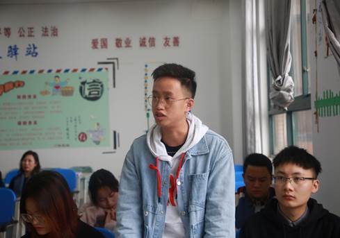 说明: E:\办公资料\照片与视频\贵阳学院工作图片\2020年\10月\15日——赵福菓副书记参加马院学生党支部党日活动\精选图片\AB3A0108.JPG