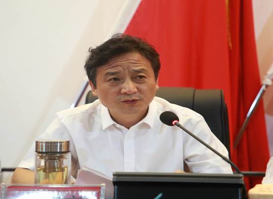 说明: E:\办公资料\照片与视频\贵阳学院工作图片\2020年\8月\27日——贵阳学院新学期干部大会\精选图片\AB3A0157.JPG