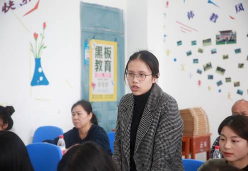 说明: E:\办公资料\照片与视频\贵阳学院工作图片\2020年\10月\15日——赵福菓副书记参加马院学生党支部党日活动\精选图片\AB3A0101.JPG