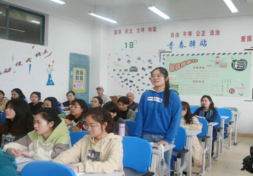 说明: E:\办公资料\照片与视频\贵阳学院工作图片\2020年\10月\15日——赵福菓副书记参加马院学生党支部党日活动\精选图片\AB3A0083.JPG