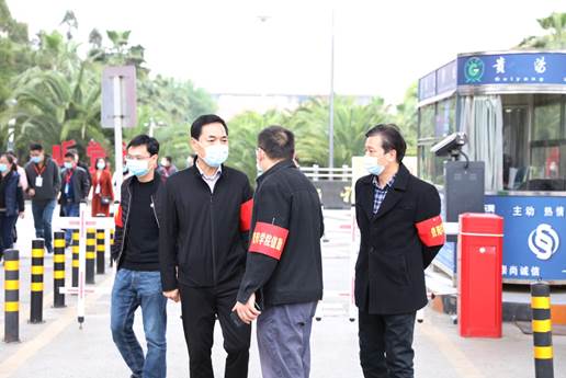 说明: E:\办公资料\照片与视频\贵阳学院工作图片\2020年\4月\22日—疫情期间开展学生入学演练工作\2020-4-22防疫演练_朱宇\3Z9A0925.JPG