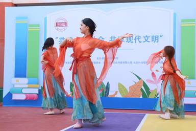 贵阳学院大学生艺术团歌舞表演.jpg